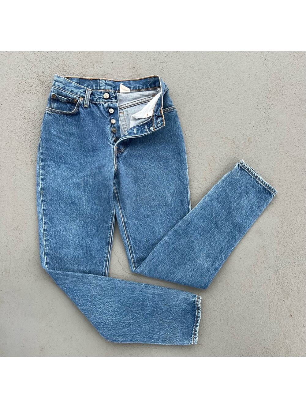 Vintage 80s Levi’s Women’s 501 button fly original fit straight leg jeans Size 5